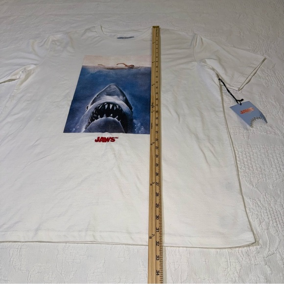 NWT Jaws Poster White T-Shirts XL Movie Classics New Authentic Embroidered Logo - Picture 3 of 11